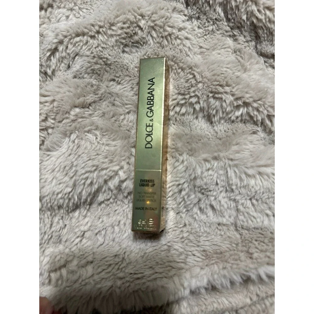 D & G Dolce and Gabbana Everkiss Liquid Lipstick Passion 215